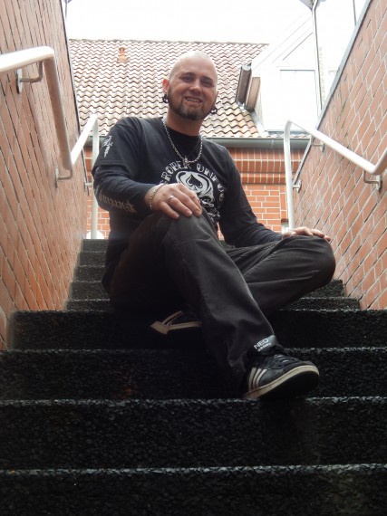 Tattoo-Artist Sascha leitet das neue Studio in Wiesmoor und präsentiert sich u.g. bei der Season End am 5.Oktober im Tunis.