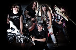 Iron Force pflegen den Heavy Metall