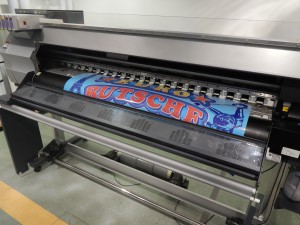 Mit der Digitaldruckmaschine sind Breiten bis 1,55 Meter drin!