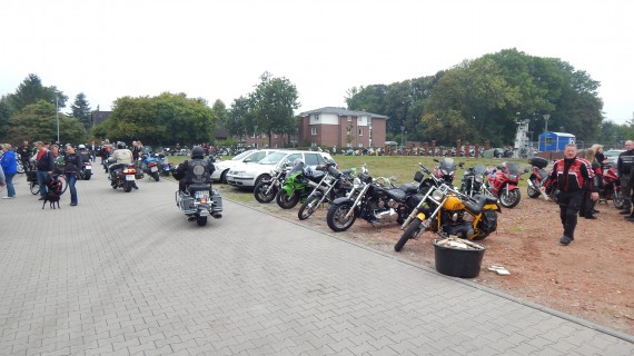 Um 12 Uhr wurden die Plätze schon eng.