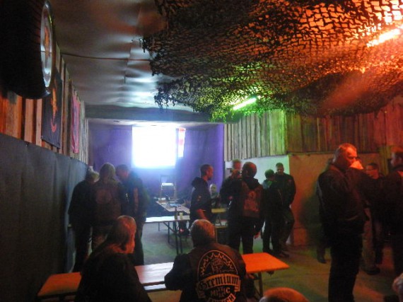 Langsam füllt es sich