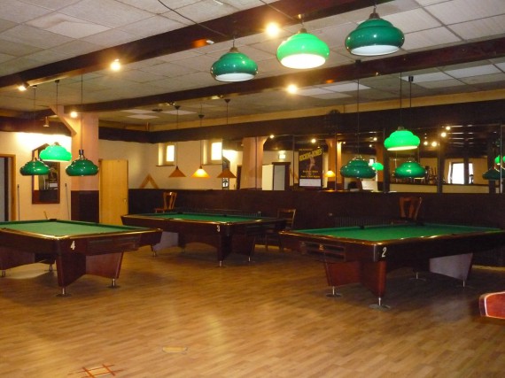 Uwes Rockin Bar bietet u.a. etliche Billiard-Tische