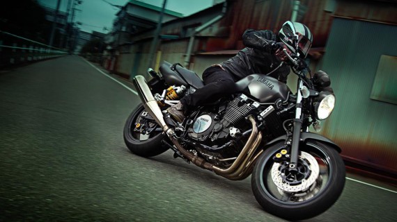 Die XJR 1300 dient als Aufbauhelfer!