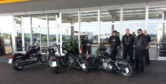 Die Bros machen auf dem Hinweg ein Rast.