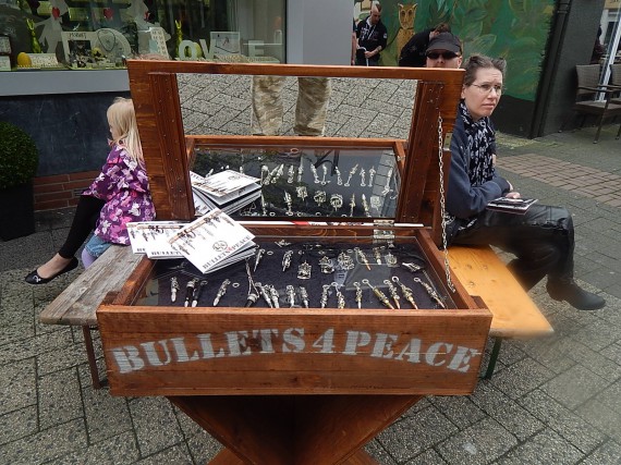 Bullets4Peace ist nicht nur Scmuck, die Kollektion hat eine Message.