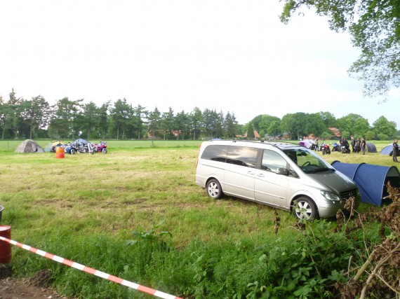 Das große Campground liegt direkt hinter dem Clubhaus!