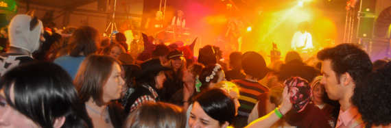 Die Stimmung auf einer Party hängt entscheidend vom Fusel ab!