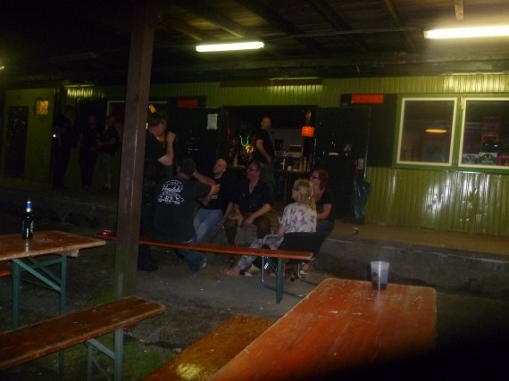 Gemütliches Sit-In beim Fusel-Point. 