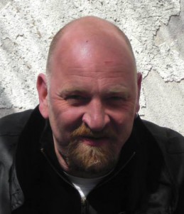 Ein Rocker an den Reglern. Na, wenn das nicht ballert!