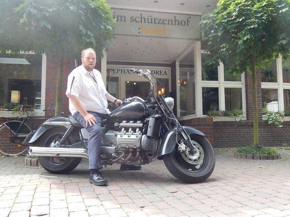 Stephan mit seiner Honda F6. Ein Dickschiff!