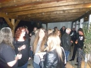 Viele Raucher = volle Terrasse. Die fehlten dann halt im Saal!