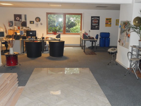 Auf dem Granit kann man doch super steppen! Aber bitte keine Lackschuhe!