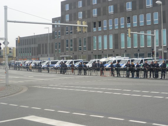 Durchgehende Polizeikette!