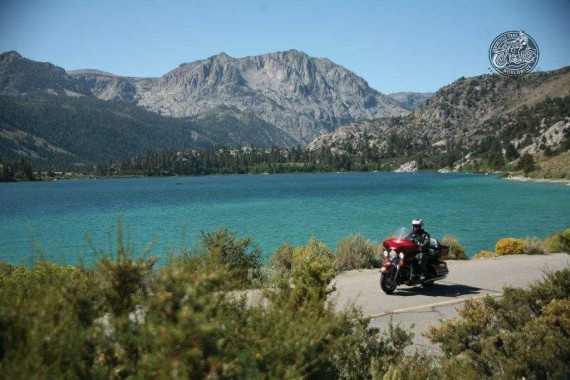 Macht Station am June Lake. 