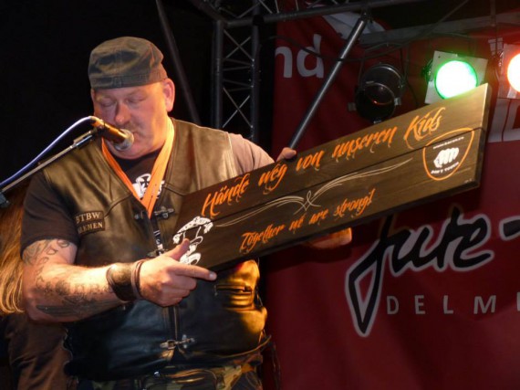 Mit einem Scheck in der Hand werdet ihr mich nie sehen.