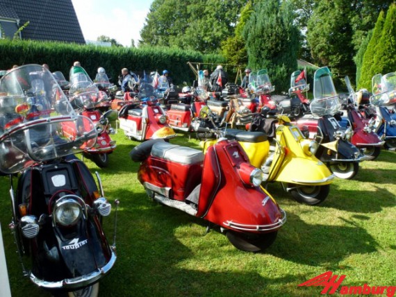 Die Heinkelfreunde Hamburg laden Interessierte an den Stand ein!