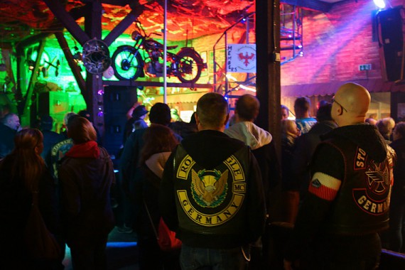 Halloween Clubhausparty. Der MC ist stets um Qualität bemüht!