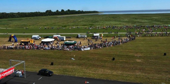 Austragungsort des Jade-Race ist der Flugplatz Mariensiel direkt am Deich!
