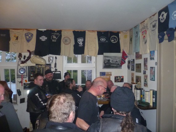 Da rennt er schon wieder mit nem Tablet umher. Guter Mann!