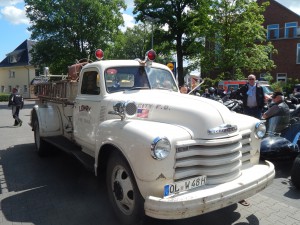 Nettes Teil. Hot Rods, US-Cars und andere Vehikel waren auch am Start!