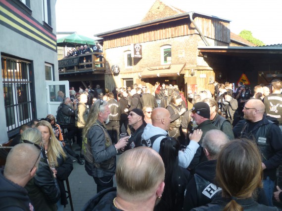 Bereits am frühen Nachmittag war die Hütte gut besucht!