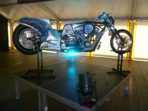 Jipp, das Teil gibt es noch. Wolles Dragster!