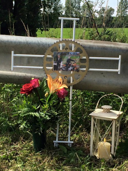 Die Unglüchsstelle wurde bereits von etlichen Bikern angefahren. Es Unfallereignis verursachte Fassungslosigkeit!