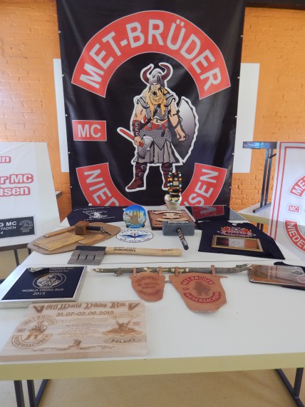 Die vielen Gastgeschenke haben sich die Met-Brüder echt verdient. Tolles Event hingelegt!