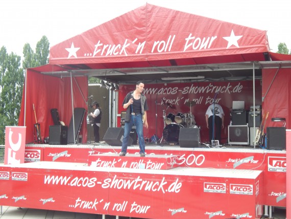 "The Elvoice" rockt die Bühne. Wenn ich noch an den alten Guido denke. Welch eine Wandlung!