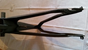 Des Bikers Braut ist eine Zier. Nun auch wieder mit schickem Gestell. Grins...