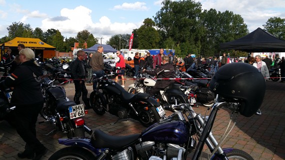 Trotz zeitweiliger Regengüsse am Morgen waren viele mit dem Bikes zu Börjes gefahren.