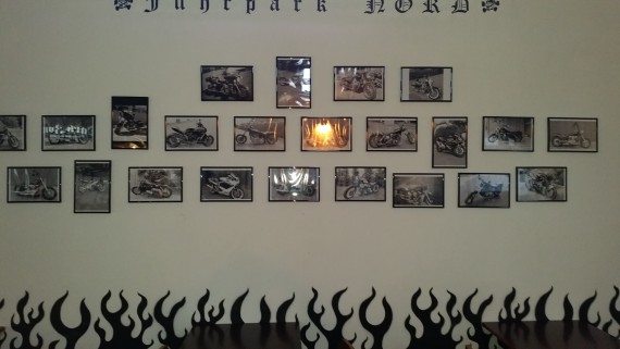 Der Fuhrpark des Blazes MC Nordland. Tja, ohne Karre wird das nix!