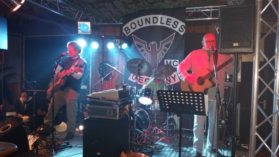 "The Kuddels" waren eher mit leisen Tönen unterwegs. Cover und Eigenes!