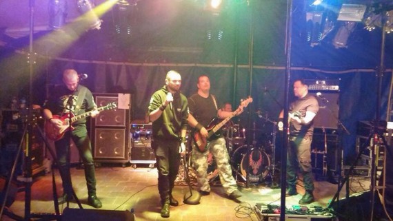 Die Kombo war echt gut. Fetter Hardrock, technisch gut arrangiert. 