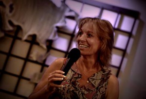 Lynn, ehemalige Stripperin, hielt stets zu ihrem Mann. 