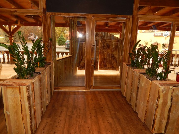 Der neue Eingansbereich vom großen Parplatz aus wurde aufwendig neu gestaltet.