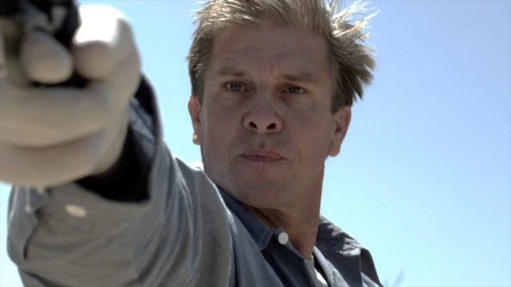 Kelly Johnson ist einer der So-A-Stars der ersten party. Er ist mega angefrsen auf den V eranstalter, was dieses Bild recht gut ausdrückt!