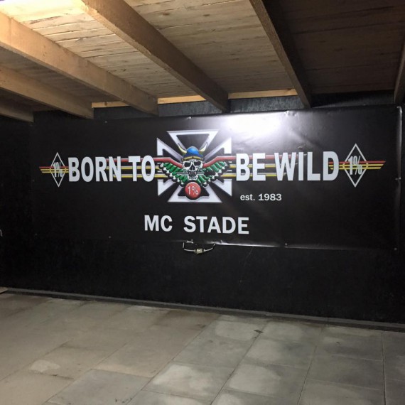 Aha, die Männer haben den Stage-Bereich etwas verschönert! 