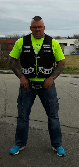 Fritz Lemberger ist Pressesprecher der United Tribuns und gab mir Auskunft! Er hat MC-Erfahrungen!