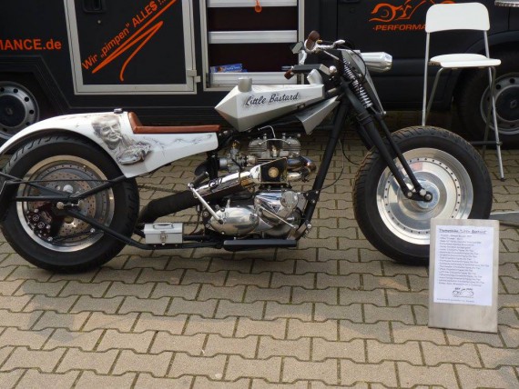 Die Assozation mit dem Idol der 50er fällt mir echt schwer. 