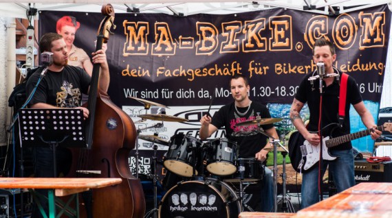 Zum April-Event erwartet euch Live-Mucke, Pool-Dance und vieles mehr!