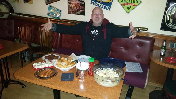 Das mag er. Werner hat sich nicht lumpen lassen. War lecker!