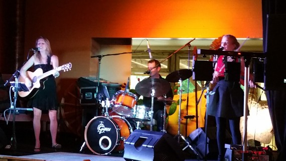 Das Trio Thorns & Roses gastierte im White Buffalo. 