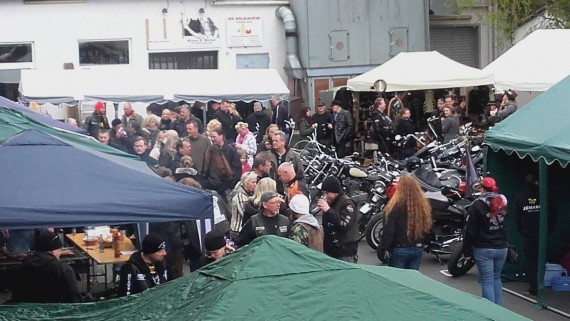 Das 15th Anninversary wird drinnen und draußen gefeiert! Ob der Platz reicht?