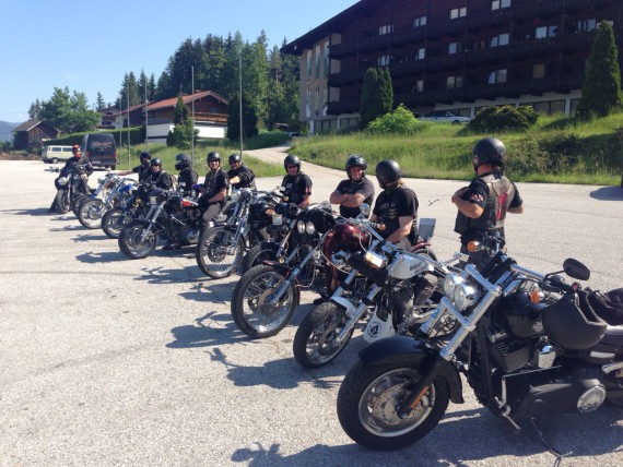Mit den Brüdern on Tour. Der Imperator MC sitz in Bayern. 