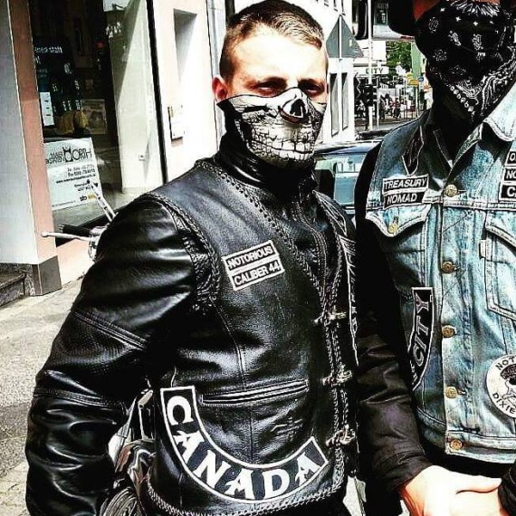 Ozzy mit dem Siderocker Canada. Der MC unterhält dort ein Charter.