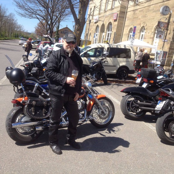 Ralf von V2 Bikes on the Road. Er ist ein Oldschool-Verfechter!