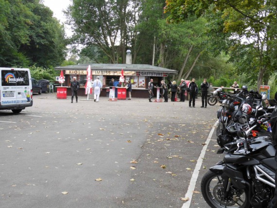 Der Imbiss am Plöner See soll ein beliebter Bikertreff sein. Ist das so?