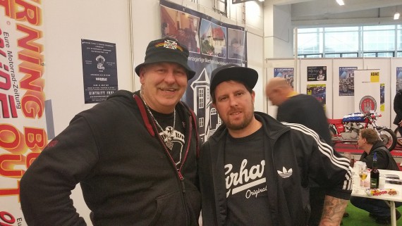 Kam extra aus Kiel für den Live-Kontakt. Dennis von der neuen Sattlerei Kustom Kraft! 