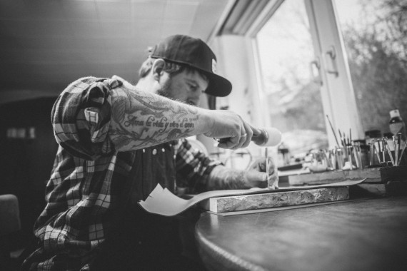 Dennis kommt aus der Metallverarbeitung. Das Sattlerhandwerk kam erst später hinzu!